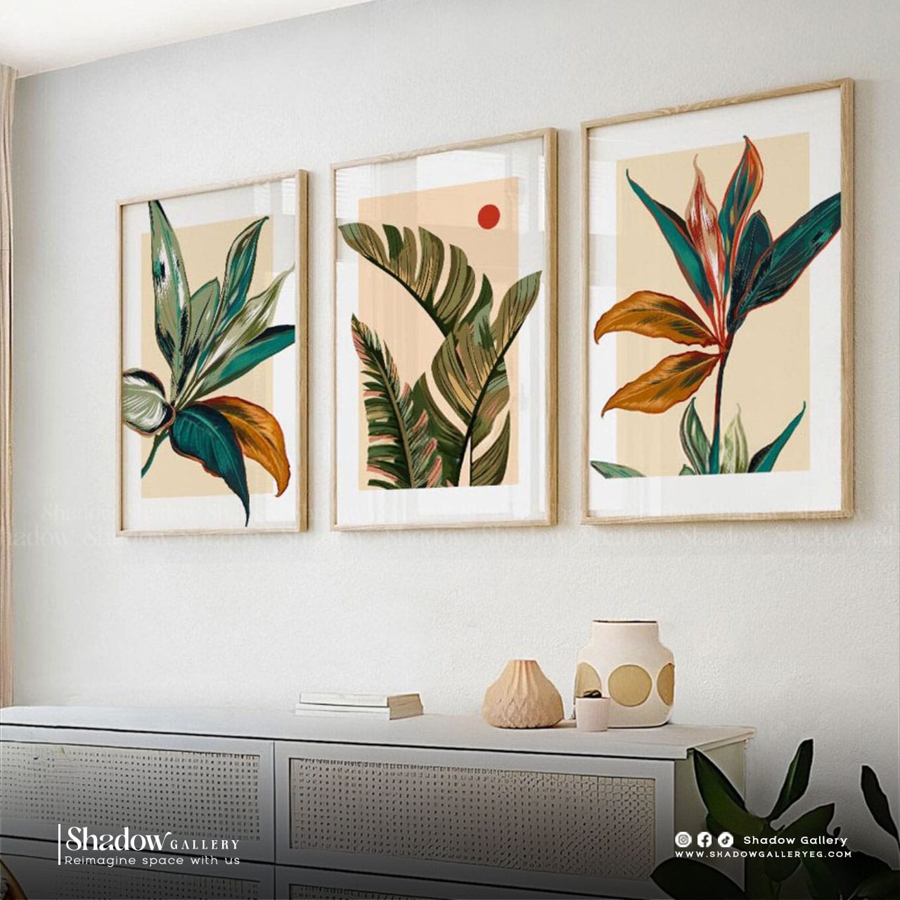 Colorful Tropical Leaves Wall Art (3-Piece Set) – close-up detail of frame and canvas texture